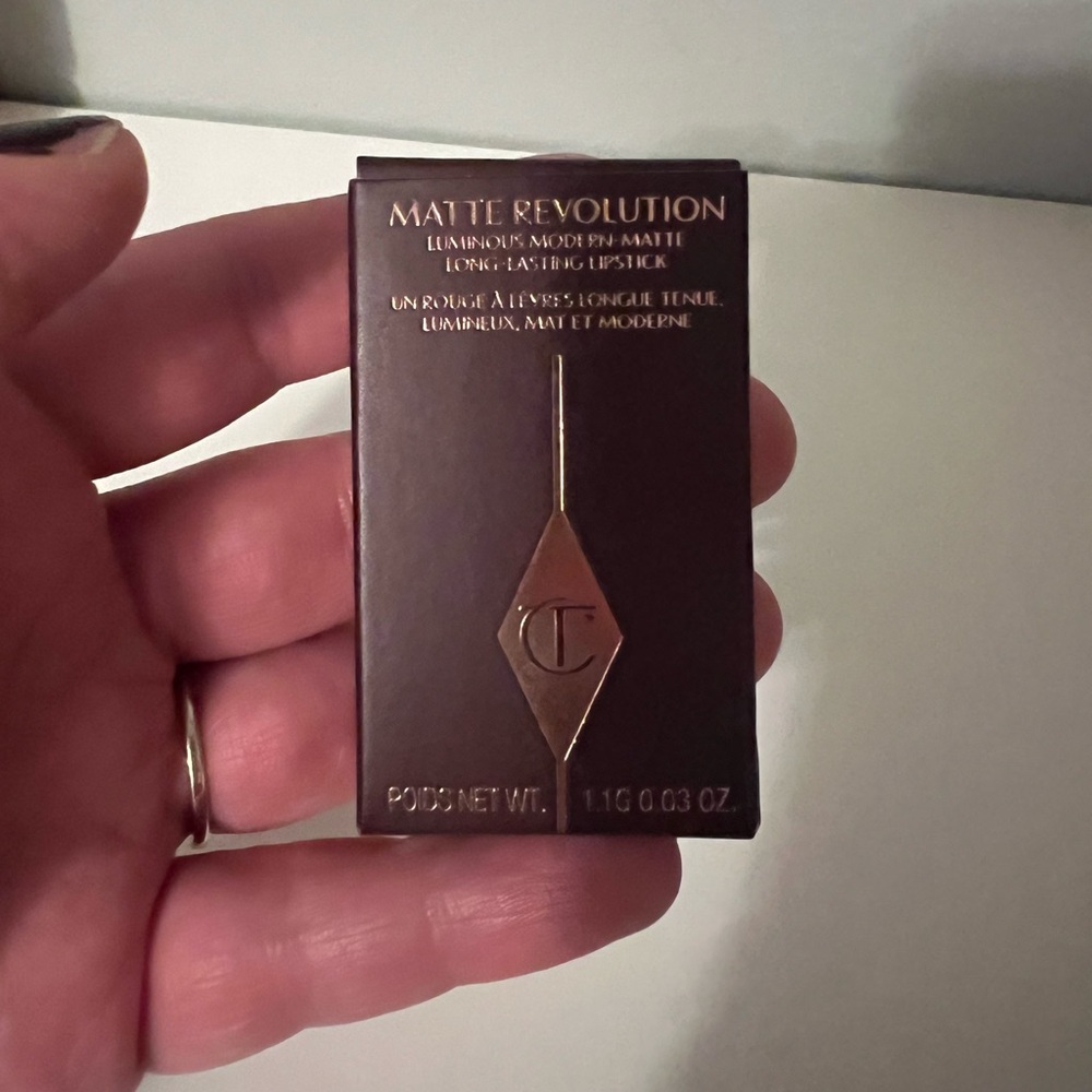Mini Charlotte Tilbury Matte Revolution Lipstick in “Walk of No Shame” 0.03 oz - Picture 4 of 4